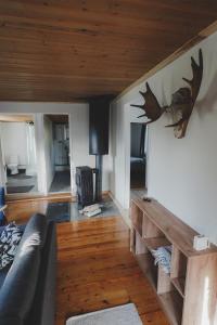 Posezení v ubytování Nordic Catch Cabin