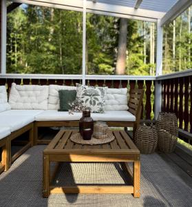 Balkón nebo terasa v ubytování Off-grid Swedish Cabin