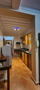 Kuchyň nebo kuchyňský kout v ubytování Beautiful apartment with pool 1 min far from beach