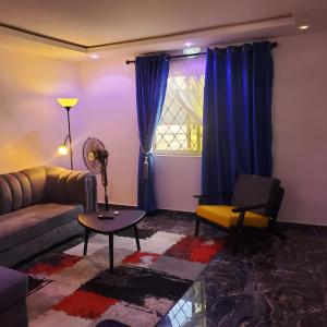 Χώρος καθιστικού στο WELTONS Apartment BABA YUSUF