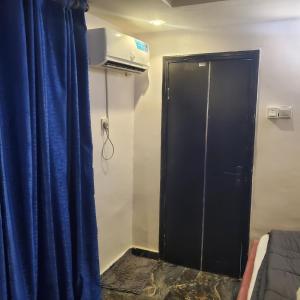 Φωτογραφία από το άλμπουμ του WELTONS Apartment BABA YUSUF σε Ikeja
