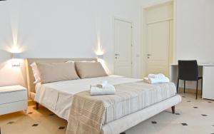 Postel nebo postele na pokoji v ubytování Adhoc Rooms