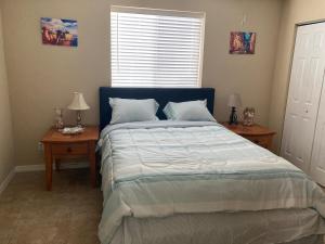 Ένα ή περισσότερα κρεβάτια σε δωμάτιο στο Englewood BeachHouse