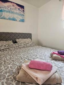 Ein Bett oder Betten in einem Zimmer der Unterkunft MM apartman