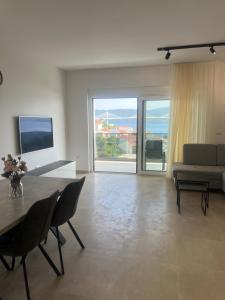 TV a/nebo společenská místnost v ubytování Apartmani Kristina