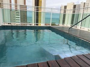 Kolam renang di atau di dekat Varandas Premium flat