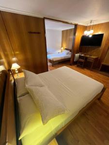 Postel nebo postele na pokoji v ubytování Hotel Vegas