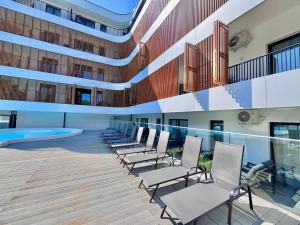 Bazén v ubytování Baltic Waves Resort & SPA Międzyzdroje 2 nebo v jeho okolí