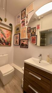 a bathroom with a toilet and a sink and a mirror at Modern 1 Bed-Theatre, City Stay in Wolverhampton