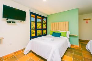 Letto o letti in una camera di Hotel Bambu Guatape