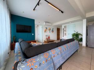 TV in/ali zabaviščno središče v nastanitvi Ocean View Palapa