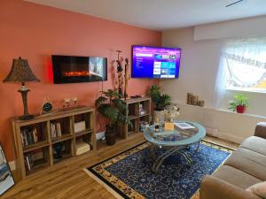 TV a/nebo společenská místnost v ubytování Family Home - Suite