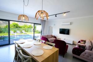 a living room with a table and chairs at Villa Nature Lux in Ortaca