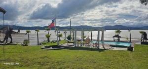 a swimming pool next to a body of water at Casa Lago Rapel in Las Cabras