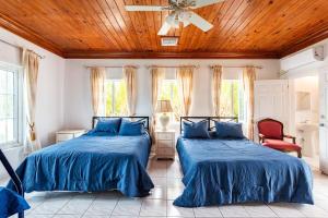 Φωτογραφία από το άλμπουμ του Seaside Paradise Spacious Home with SEVEN bedroom - steps to Sea! στο Νασσάου