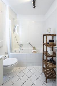 Ένα μπάνιο στο Deluxe-Apartment I Balkon I Tiefgarage I WLAN +9 φωτογραφίες