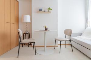 Postelja oz. postelje v sobi nastanitve SHIKA HOME 横滨中华街 高级公寓 适合家庭 多人 Luxury Family Living near Chinatown キッチン完備 家族やグループに落ち着きある空間