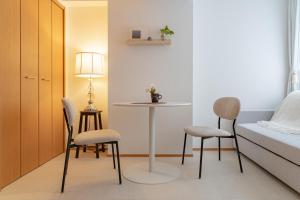 Postelja oz. postelje v sobi nastanitve SHIKA HOME 横滨中华街 高级公寓 适合家庭 多人 Luxury Family Living near Chinatown キッチン完備 家族やグループに落ち着きある空間