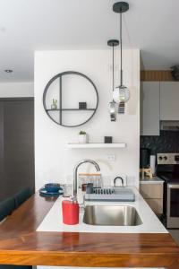 Kuchyň nebo kuchyňský kout v ubytování Encanto 11 - Deluxe Apartment en zona 11 Wifi-parqueo-piscina