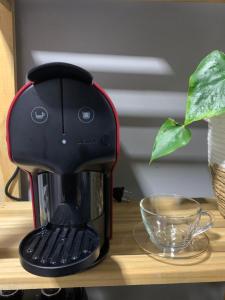 Příslušenství pro přípravu čaje a kávy v ubytování Miniapartamento
