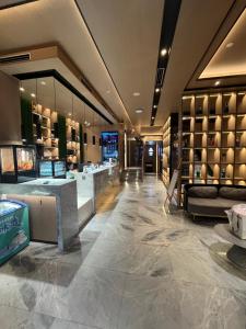 Predel za sedenje v nastanitvi Wenzhou Wuma Street Wenyuan Hotel is located in the heart of the city, easy to travel, free WiFi, breakfast, coffee, afternoon tea, free laundry service, recommended tourist attractions
