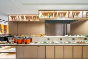 Kuhinja oz. manjša kuhinja v nastanitvi Wenzhou Wuma Street Wenyuan Hotel is located in the heart of the city, easy to travel, free WiFi, breakfast, coffee, afternoon tea, free laundry service, recommended tourist attractions