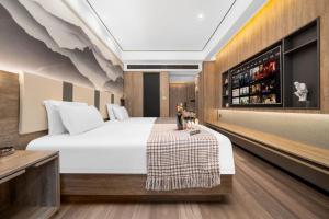 Postelja oz. postelje v sobi nastanitve Wenzhou Wuma Street Wenyuan Hotel is located in the heart of the city, easy to travel, free WiFi, breakfast, coffee, afternoon tea, free laundry service, recommended tourist attractions