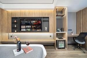 Pijača v nastanitvi Wenzhou Wuma Street Wenyuan Hotel is located in the heart of the city, easy to travel, free WiFi, breakfast, coffee, afternoon tea, free laundry service, recommended tourist attractions