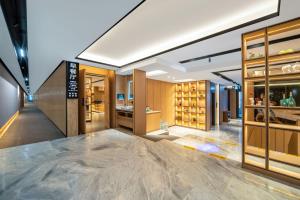 Postelja oz. postelje v sobi nastanitve Wenzhou Wuma Street Wenyuan Hotel is located in the heart of the city, easy to travel, free WiFi, breakfast, coffee, afternoon tea, free laundry service, recommended tourist attractions