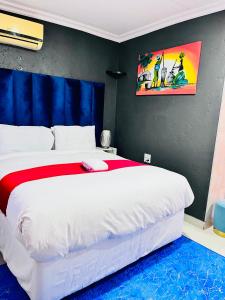 Ένα ή περισσότερα κρεβάτια σε δωμάτιο στο Executive Galaxy Guest House Nkowankowa Extension 2