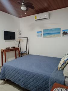 a bedroom with a bed and a ceiling fan at Sunzal Refugio Perfecto-3 in El Sunzal