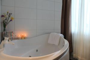Kylpyhuone majoituspaikassa Maritim Hotel