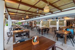 Restaurace v ubytování Dolphin Bay Beach Resort