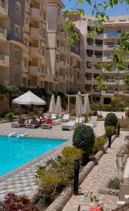 Bazén v ubytování apartment for rent in hurghada nebo v jeho okolí
