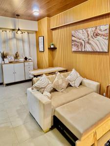 Χώρος καθιστικού στο 2BR Unit with Balcony at Verdon Parc, Ecoland Davao City