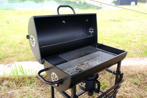 a grill sitting on the side of a field at しまなみ宿Ebi in Imabari