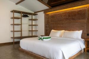 Postel nebo postele na pokoji v ubytování Brand NEW First guest deal with Private Pool