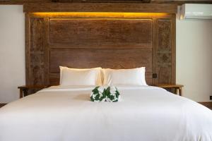 Postel nebo postele na pokoji v ubytování Brand NEW First guest deal with Private Pool