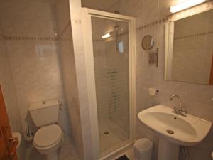 Ένα μπάνιο στο Appartement confort avec billard et Wifi - FR-1-589-819 +8 φωτογραφίες