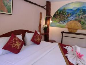 Postel nebo postele na pokoji v ubytování The Krabi Forest Homestay