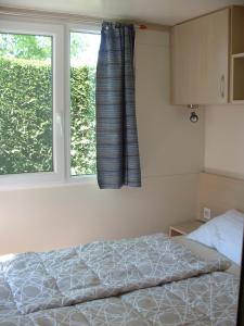 A bed or beds in a room at Mobilhome Angel