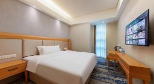 Μια τηλεόραση ή/και κέντρο ψυχαγωγίας στο GreenTree Alliance Hotel Shenzhen Futian District Xiangmi Lake Xiangmei Mountain Metro Station