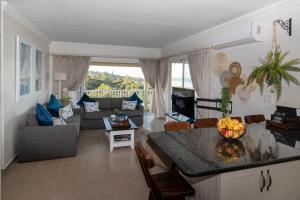 Χώρος καθιστικού στο At Umzumbe Beach Apartments, Mangrove Beach Estate, Banana Beach