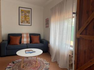The Miners Cottage On Nettleton Lightning Ridge的休息区
