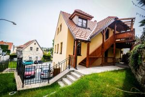 a house with a porch and a balcony at Dueta Apartment in Český Krumlov