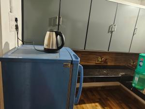 Kuchyň nebo kuchyňský kout v ubytování Suryas Home Stay