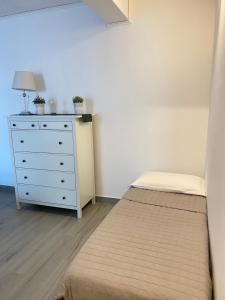 Postel nebo postele na pokoji v ubytování Monolocale moderno