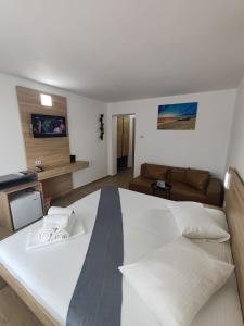 TV a/nebo společenská místnost v ubytování Hotel Gloria + 37 fotografií