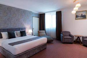 Ένα ή περισσότερα κρεβάτια σε δωμάτιο στο Pelican Hotel +106 φωτογραφίες