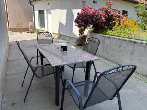 Patio alebo iná vonkajšia časť ubytovania Milla 2